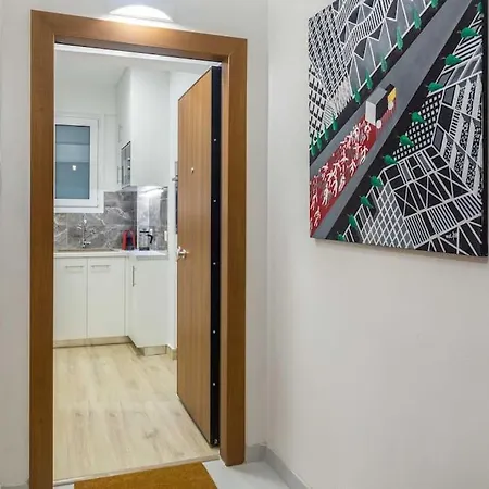 A Newly Fully Renovated Apartment *